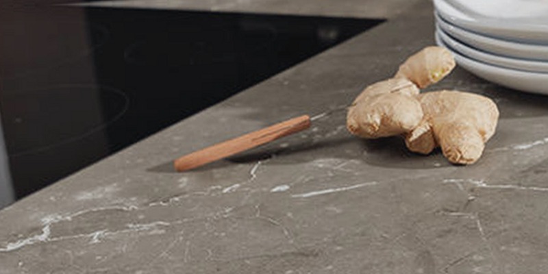 Escaleras de mármol que suben el nivel de tu hogar en Chiclana de la Frontera