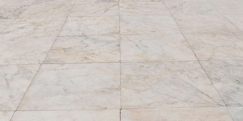 Escaleras modernas en mármol, creadas para inspirar en Chiclana de la Frontera