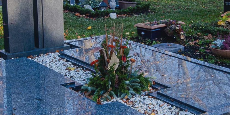 Lápidas en mármol que honran la memoria con belleza y calma en Chiclana Lápidas en mármol que honran la memoria con belleza y calma en Chiclana